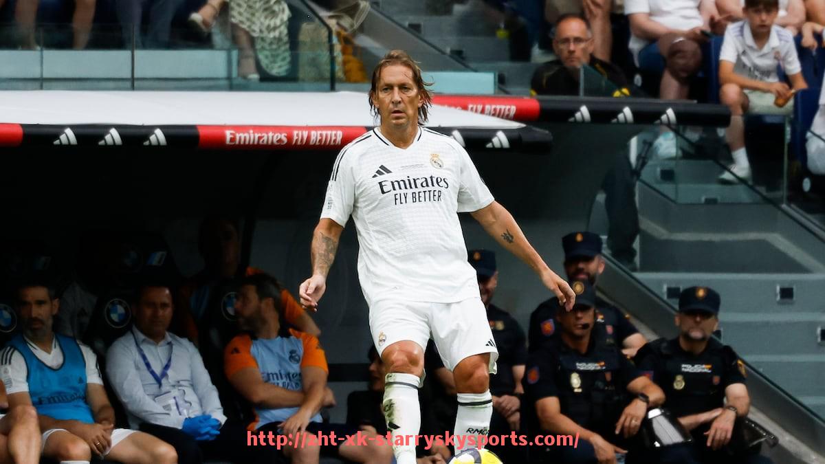 星空体育-世俱杯比赛用球技术标准解析：国际对比与细节标准